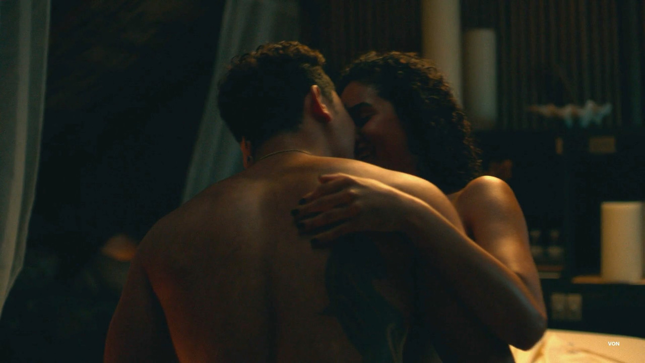 The.White.Lotus.S01E03.1080p.XTREMECUT.mkv_snapshot_05.44_[2021.07.26_18.26.32]