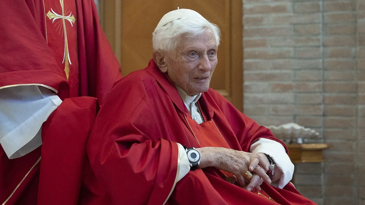 Benedicto XVI se defenderá por casos de pederastia