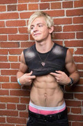 Ross-Lynch-superficial-guys-39