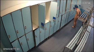 [Image: Voyeur45335140756.jpg]