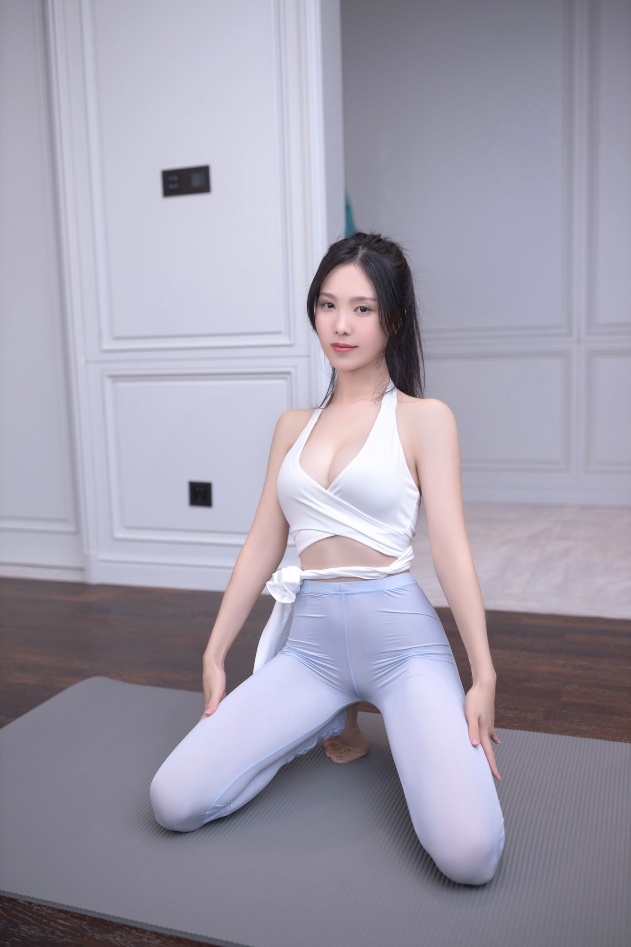 抖娘-利世图集 – 瑜伽写真作品，80P，运动装美女插图1