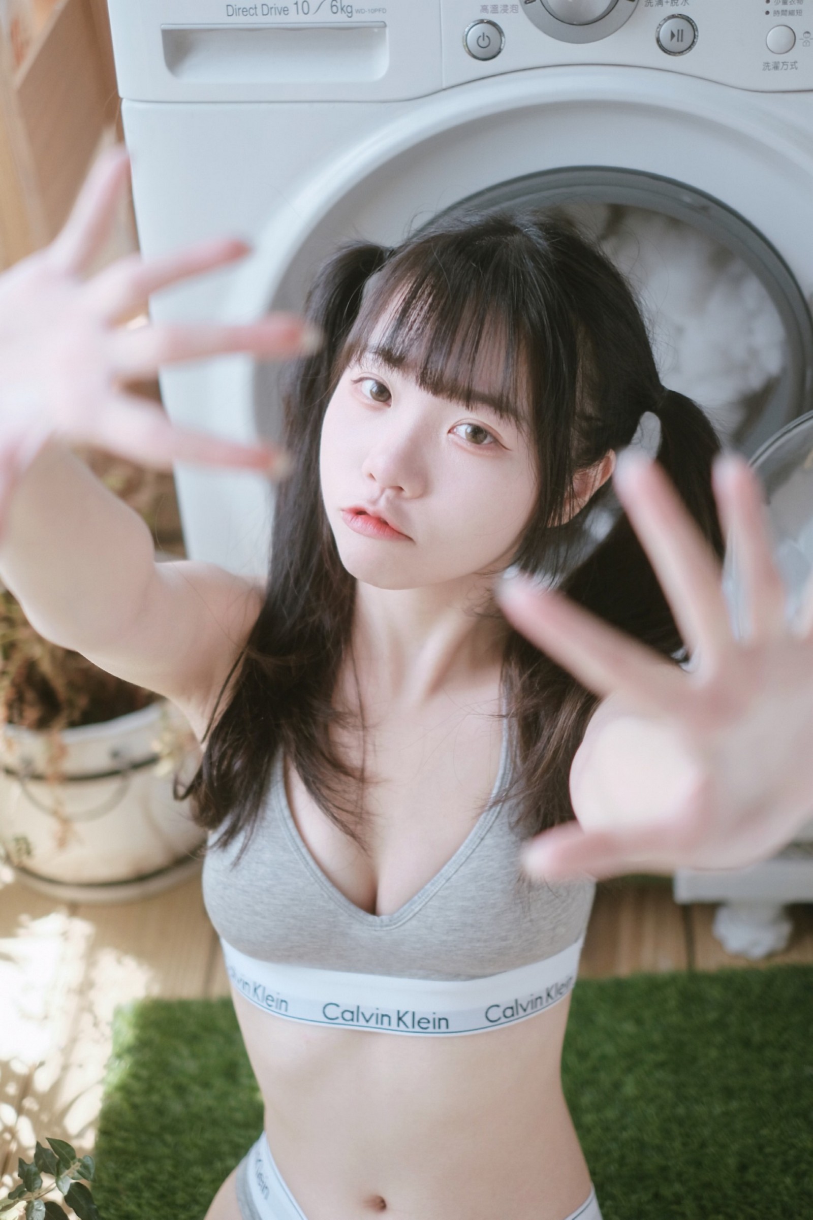 可可小白兔 首發 居家可攜帶小蘿莉🐰 写真集 – 私房主题 高清图 [22P-77MB]插图3