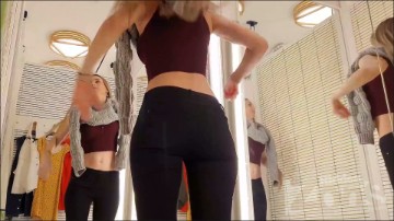 [Image: Voyeur33895152002.jpg]