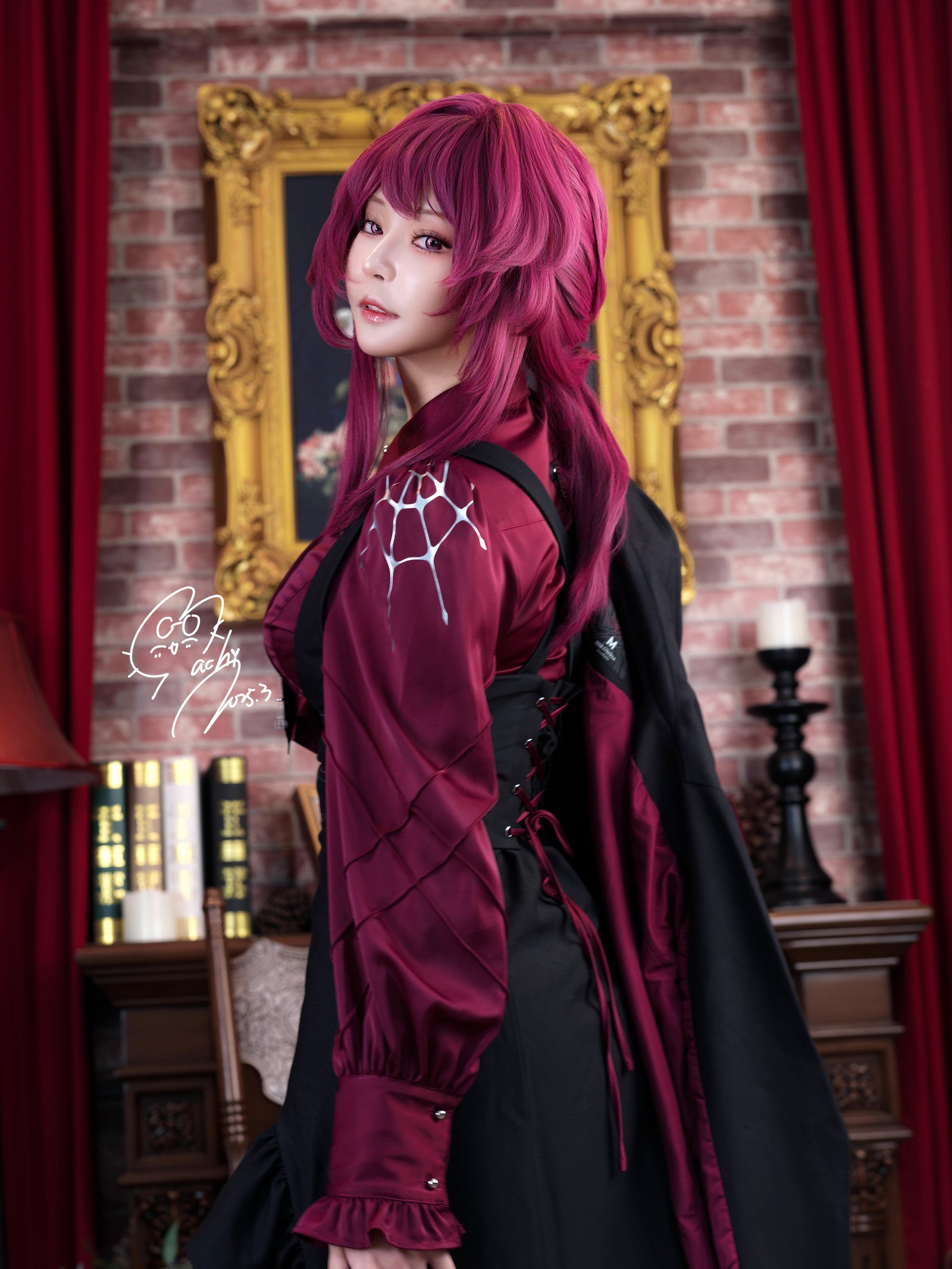 Machi马吉 Kafka 卡芙卡Cosplay写真合集｜魅惑风高清套图（68P-238.2M）插图1
