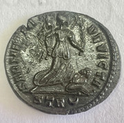AE3 de Constantino I. SARMATIA DEVICTA. Trier F268839-E-5932-4-ED1-BD77-9-C51-E43-C3697