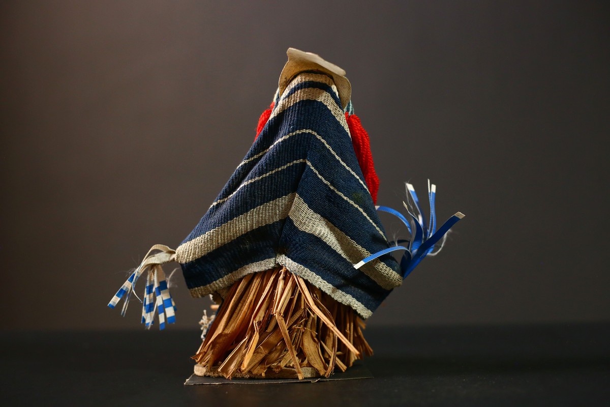 Bottom skirt made from natural raffia fibers