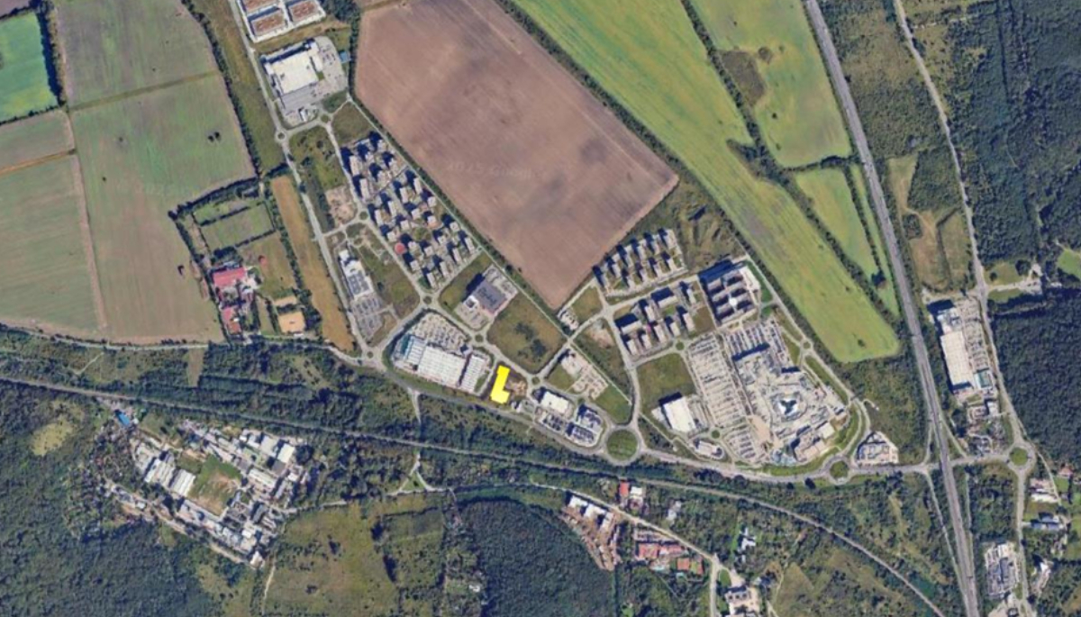 Špekuluje sa, že v oblasti Bory môže byť v novom nákupnom centre Billa, Kaufland, Dr.Max, Benu lekáreň, DM drogéria, alebo iné značky.