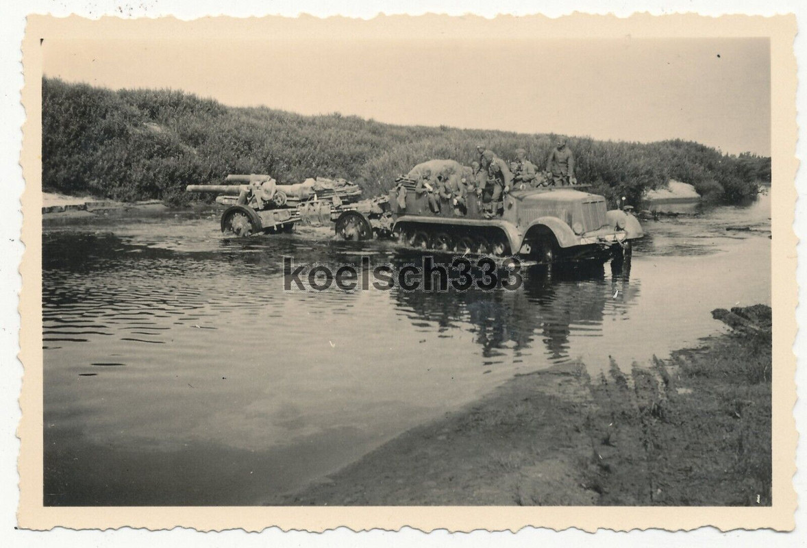 Foto Panzer Halbkette mit Artillerie Geschütz im Osten ... schw. Art. Abt. 843