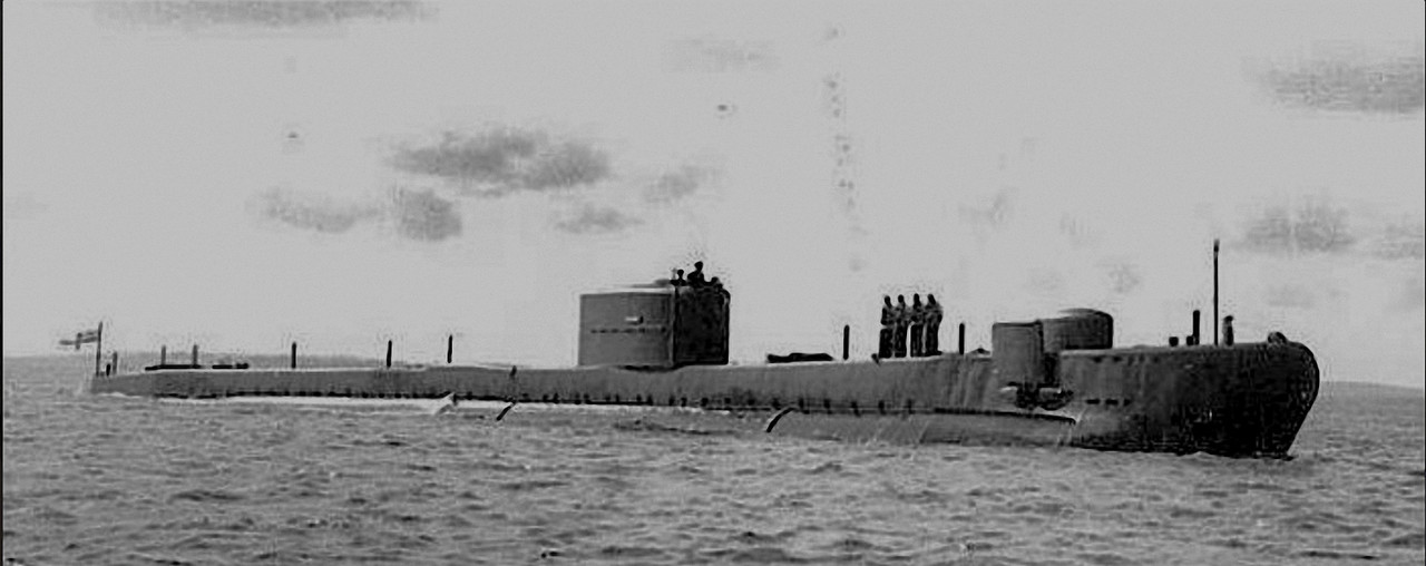 HMS Explorer (S30)-1