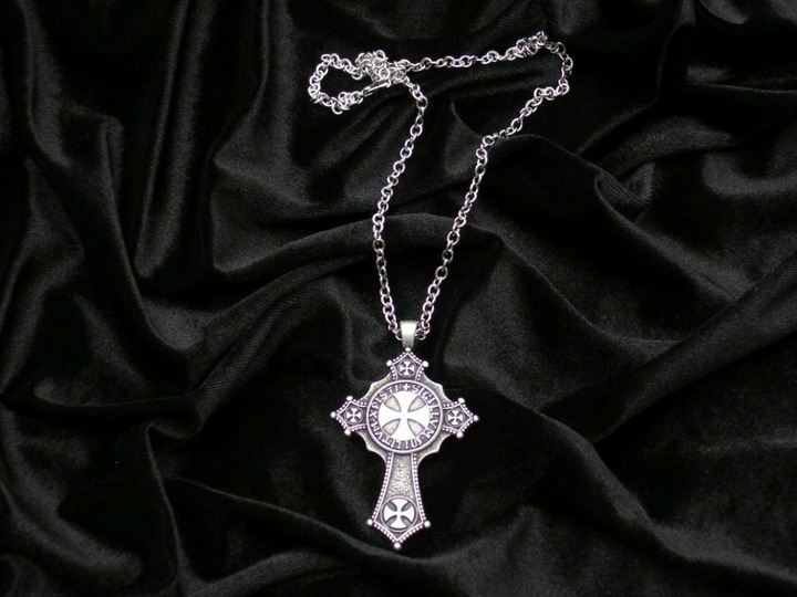 WISIOREK-Z-KRZYZEM-TEMPLARIUSZY-AGCD-53-01