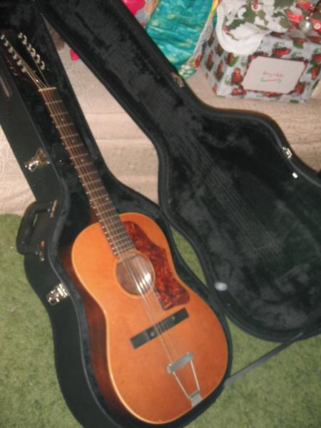 Gibson guitar 4