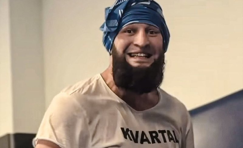 Хамзат Чимаев тренира здраво за UFC 319