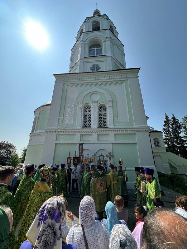 photo-5348229122956064507-y