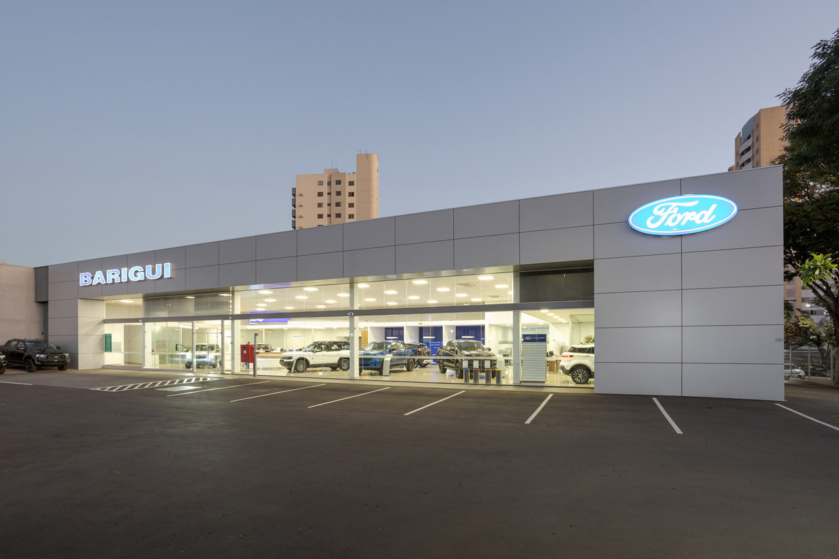 Fachada da Ford Barigui Londrina