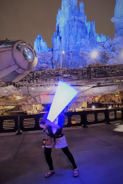 DISNEYLAND ~ STAR WARS: GALAXY'S EDGE, LA GUIA - Blogs de USA - SAVI'S WORKSHOP HANDBUILT LIGHTSABERS: Montando nuestro sable láser (85)