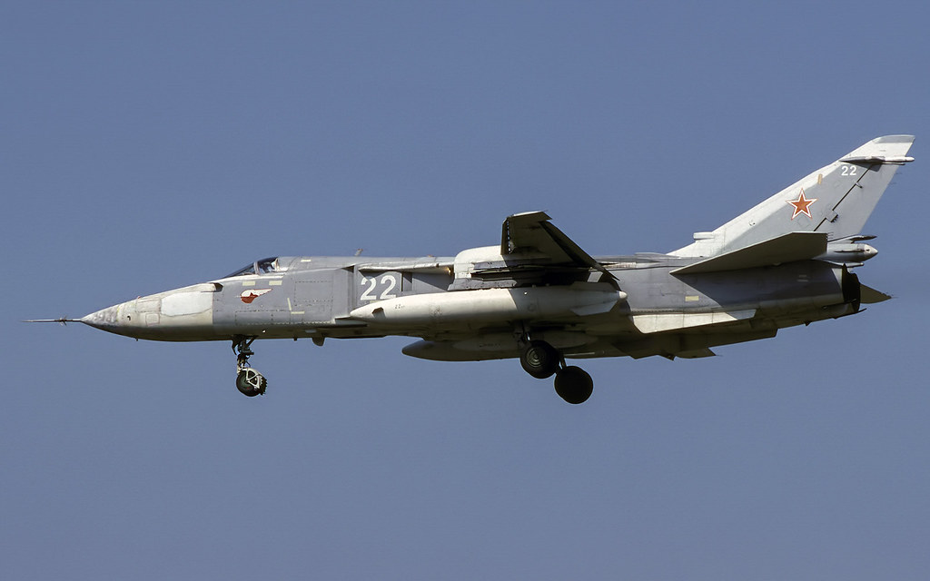 11 ORAP Su-24MR 22 White_0615307_6