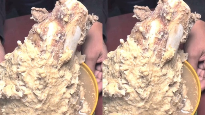Sajian menu bakso sumsum di warung Bakso A Rohim, pilihan tempat makan siang enak di Medan.