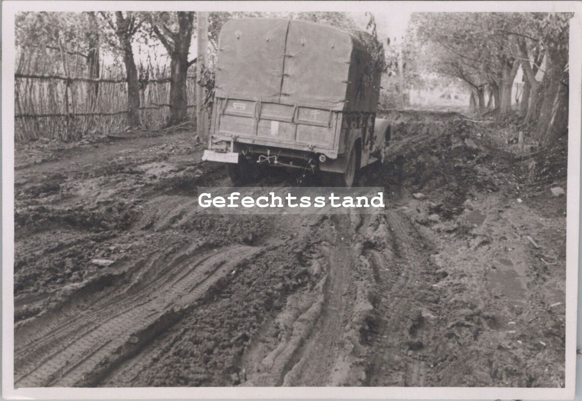 Foto, Wk2, Luftwaffe, Lkw auf typisch russischer Straßen, Russland