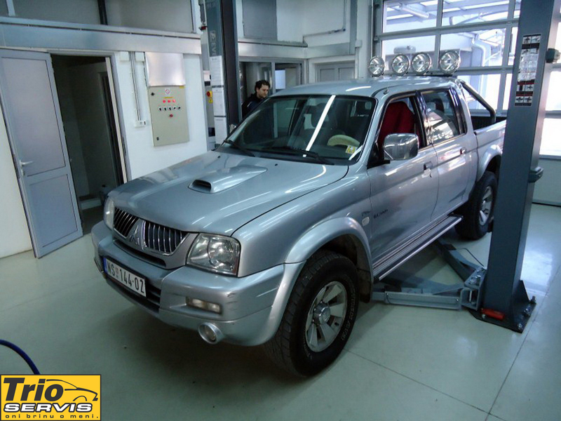 Mitsubishi L200 (3)