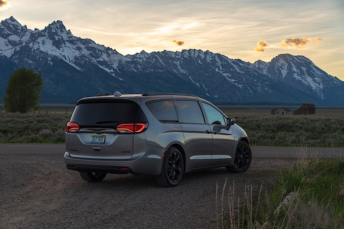 2020 Chrysler Pacifica Red S Edition (10)