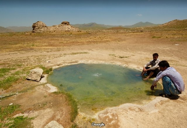 Экспедиции к выпаривателям родниковой воды - Страница 33 Takht-e-souleman-spring