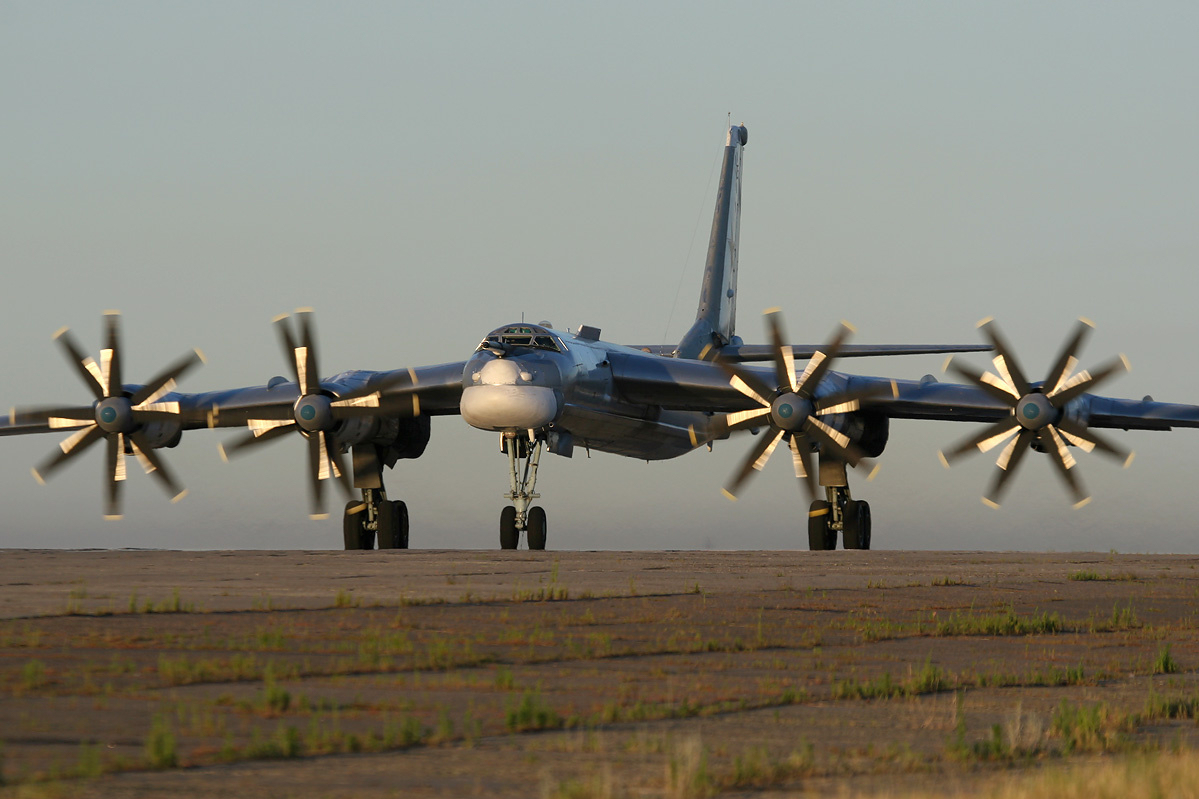 Tupolev-Tu-95-Marina.jpg