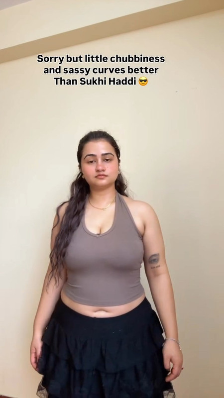 hot delhi girl deep big navel and boobs in grey tshirt mp4 snapshot 00 04 284