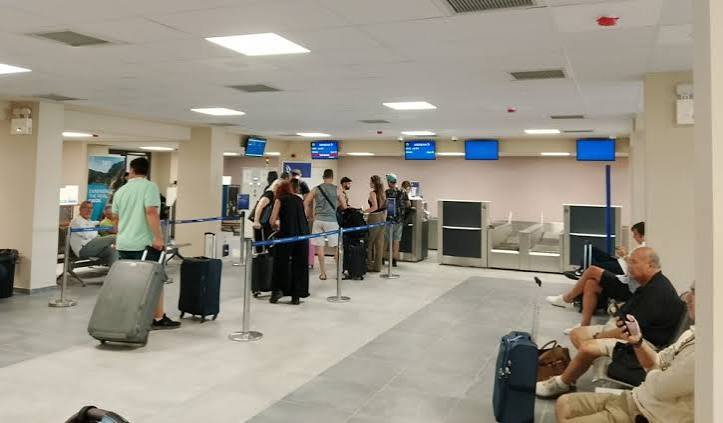 ΤΟΥΡΙΣΤΙΚΟΙ ΦΟΡΕΙΣ ΤΗΣ ΧΙΟΥ ΖΗΤΟΥΝ ΕΠΙΣΗΜΟ ΧΡΟΝΟΔΙΑΓΡΑΜΜΑ ΓΙΑ ΤΟ ΑΕΡΟΔΡΟΜΙΟ