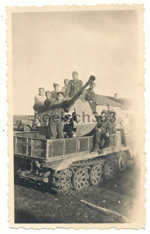 Foto Panzer Halbkette mit 3,7cm Flak Geschütz Artillerie Selbstfahrlafette SdKfz