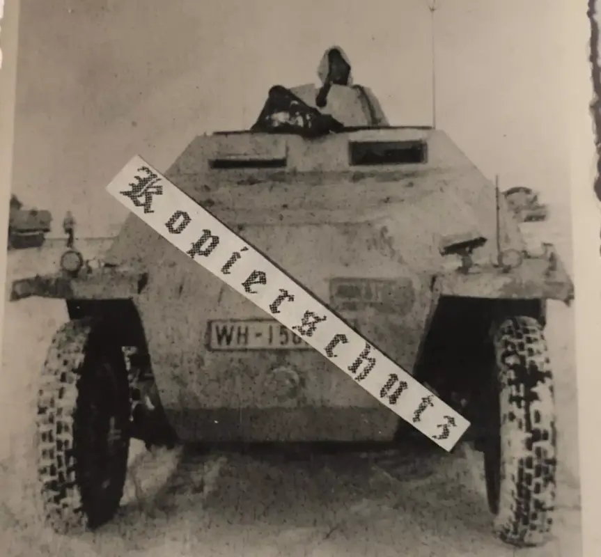 Foto Schützenpanzer SdKfz 251 Wintertarnung v. vorne WH-1581642 Shitomir Jan. 44