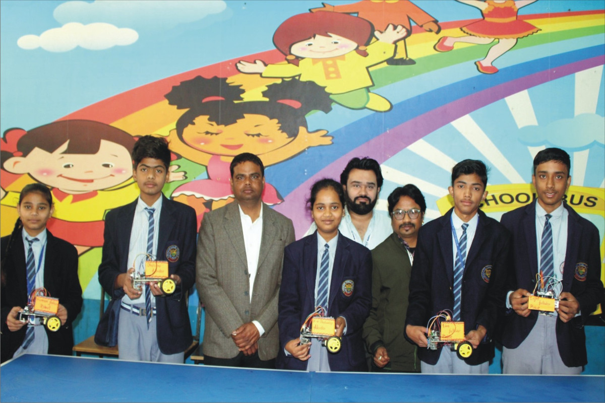 मॉडर्न ग्रुप ऑफ स्कूल में  रोबोफेस्ट आर्ट एवं क्राफ्ट प्रदर्शनी का प्रदर्शन