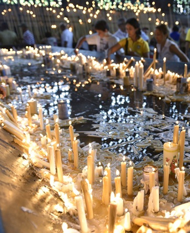 Tutti siamo chiamati alla santità attraverso la preghiera dans Citazioni, frasi e pensieri Festa-dei-Santi-e-commemorazione-dei-fedeli-defunti