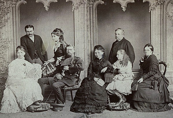 https://i.postimg.cc/SsHbyL1c/Delvig-family.jpg