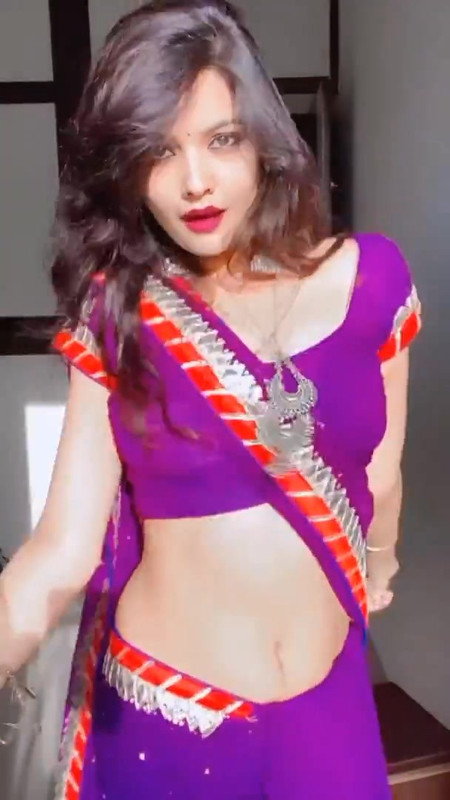 Pari MoMo hot New Instagram Reels   New Instagram Reels   Bhabhi Instagram Reels.mp4.0002