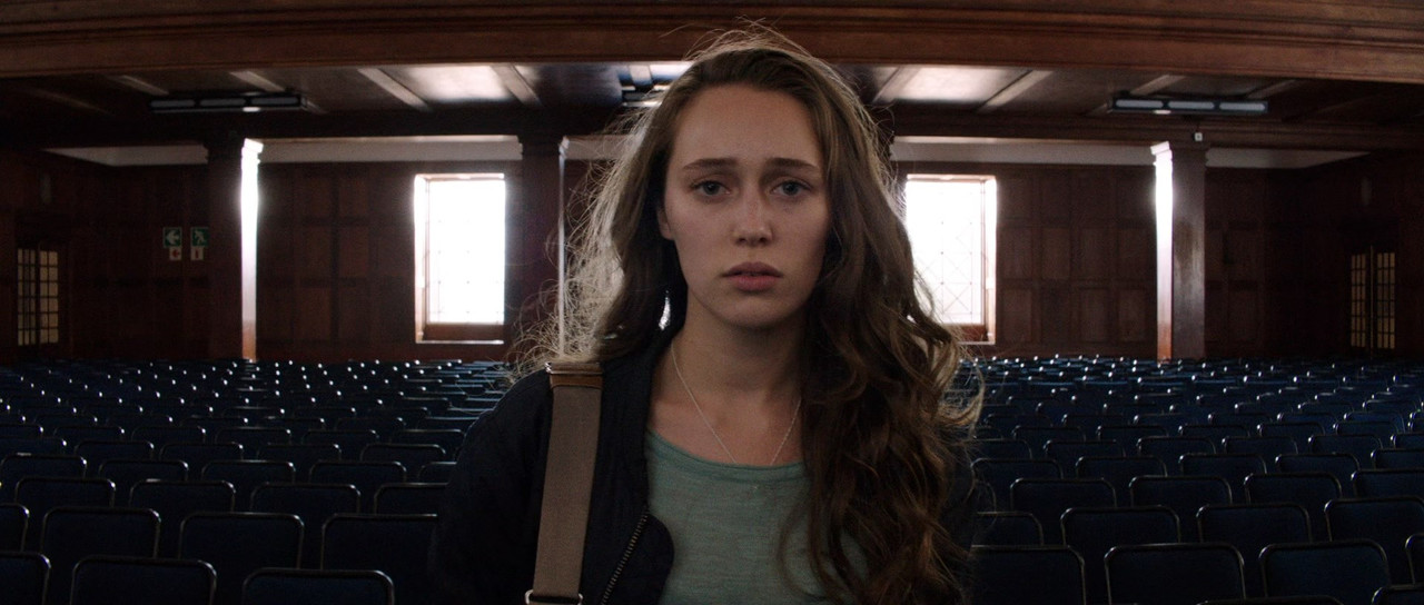 Friend Request 2016 (1080p x265 10bit Tigole).mkv_snapshot_01.00