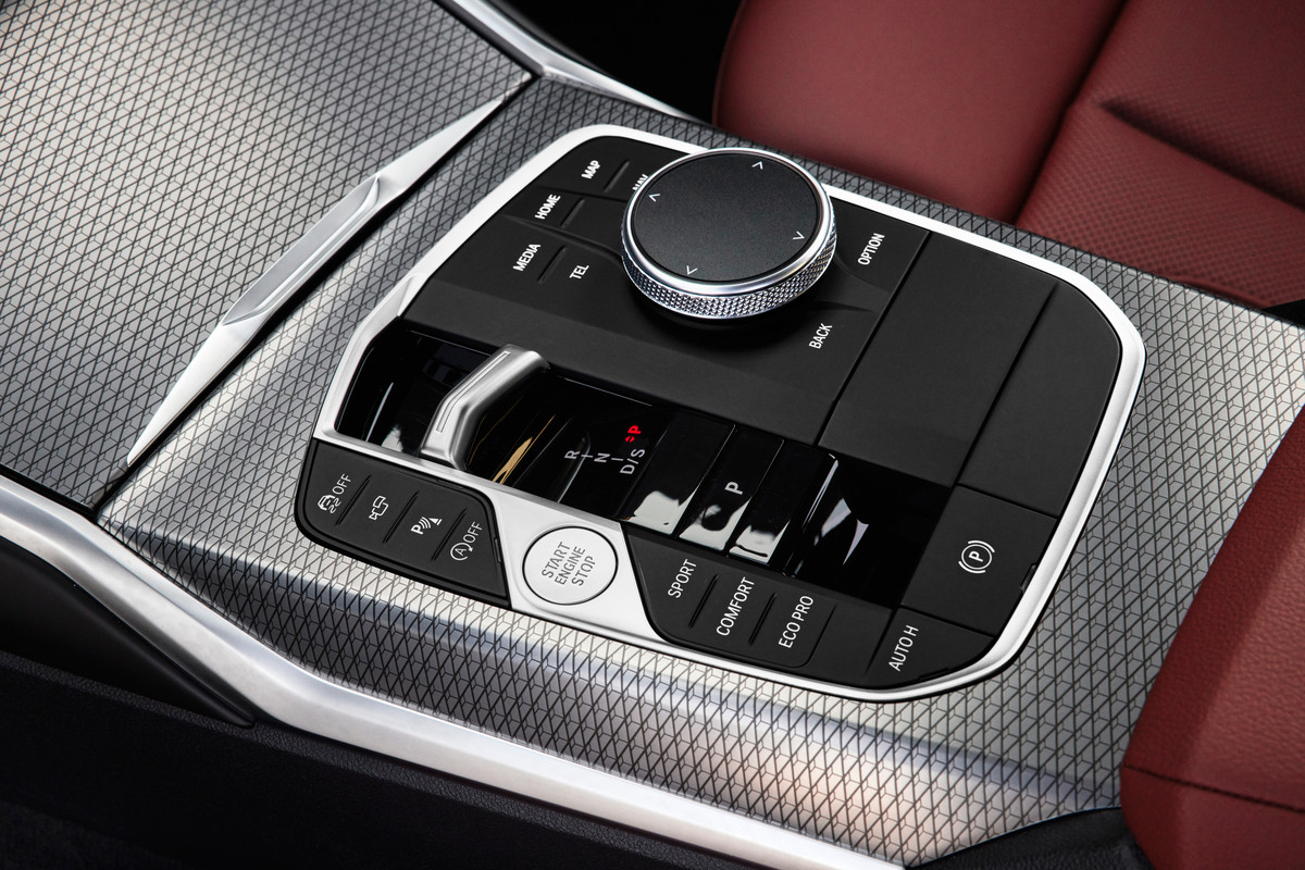 P90462545_highRes_the-new-bmw-3-series