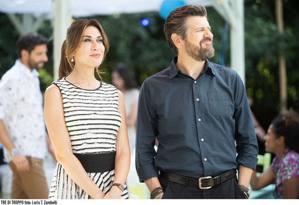 Tre di troppo, il film con Fabio De Luigi e Virginia Raffaele Tre di troppo, il film con Fabio De Luigi e Virginia Raffaele