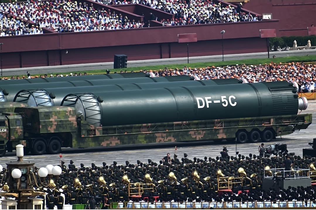 China presenta su misil DF-5C con capacidad de alcance global y múltiples ojivas