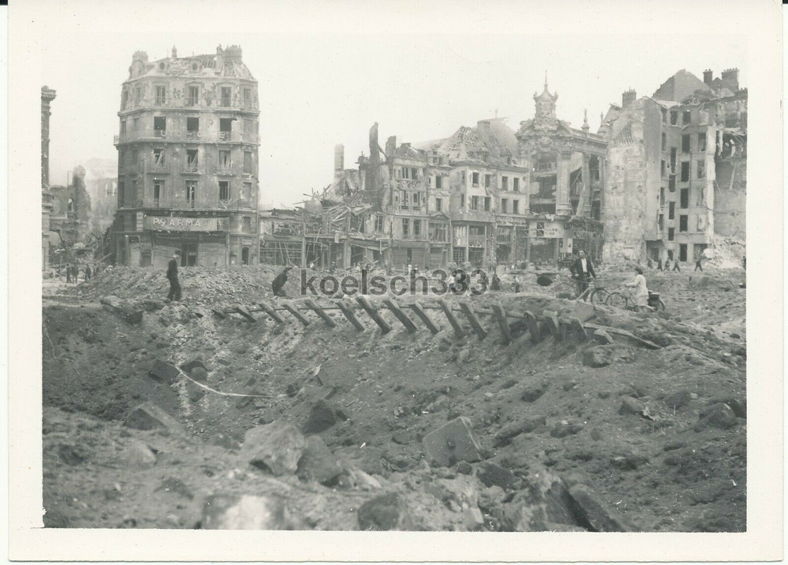 Foto Ruinen in der schwer zerstörten Stadt Rouen in Frankreich 1940d