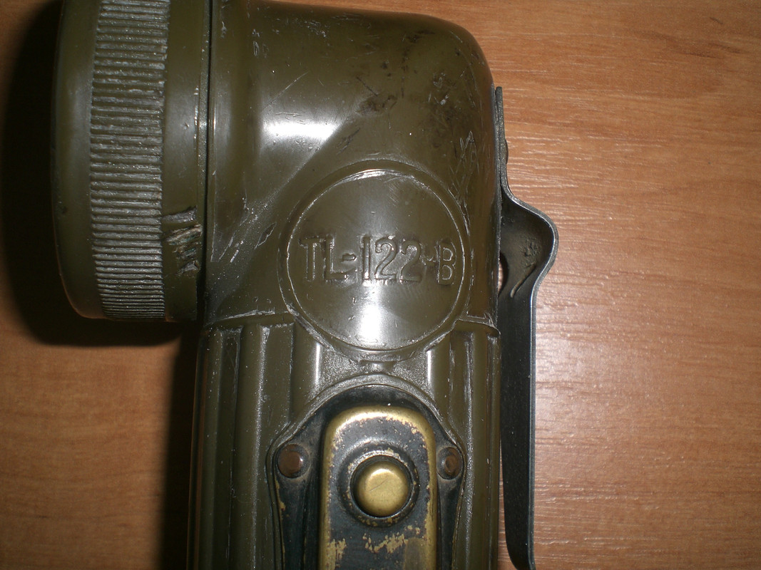 114 - Linterna TL-122B