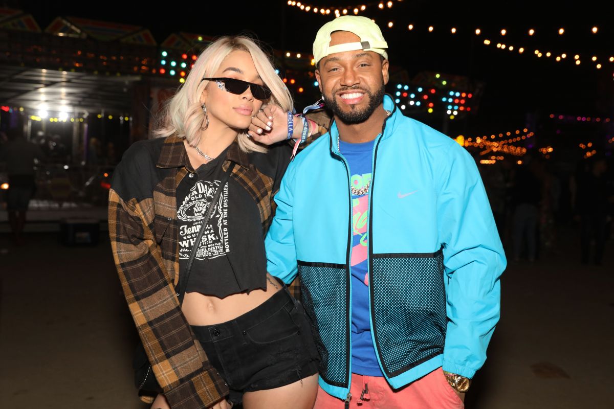 jasmine-sanders-at-levi-s-neon-carnival-at-coachella-in-palm-spr