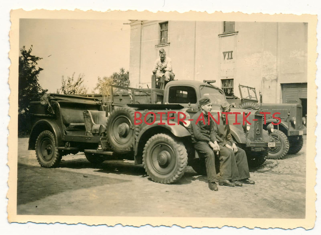 2 WK PANZER SPÄHEINHEIT 3x KFZ LKW