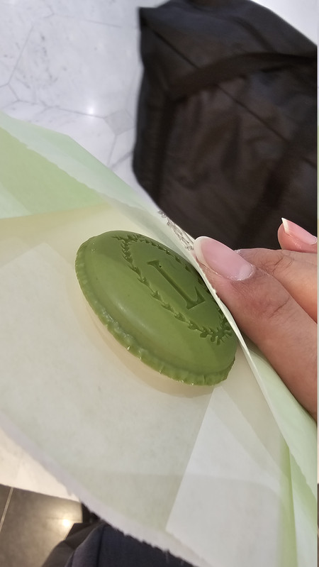 又買了一顆馬卡龍,聽組員說這是新款,管制區內3歐元/顆