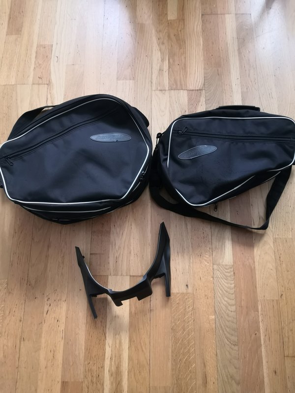 Vendo bolsas de maletas nt 700 y protector térmico asiento VENDIDO TODO! -  Asociación Nacional Deauvilleros