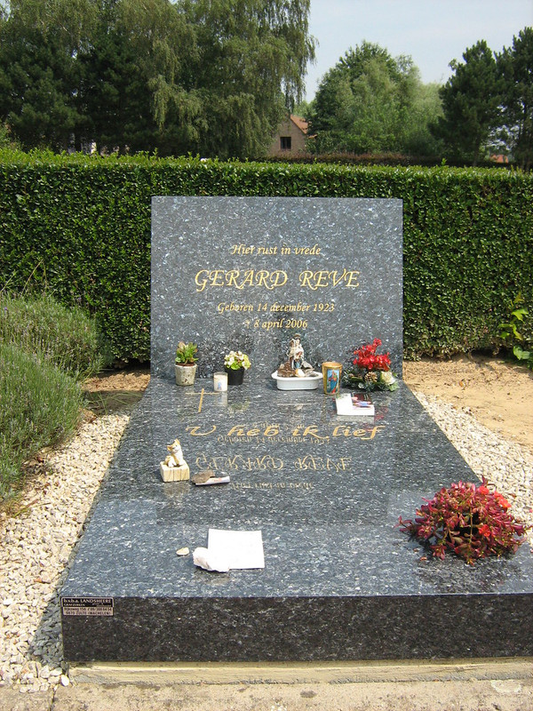 1158074075-a7bb9b9124-b