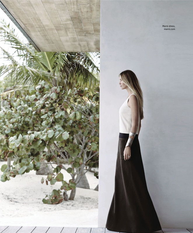 elle-macpherson-in-hamptons-purist-july-2018-7