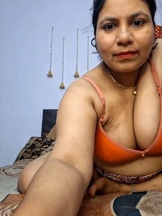 Busty-Aunty-Pic-2.jpg