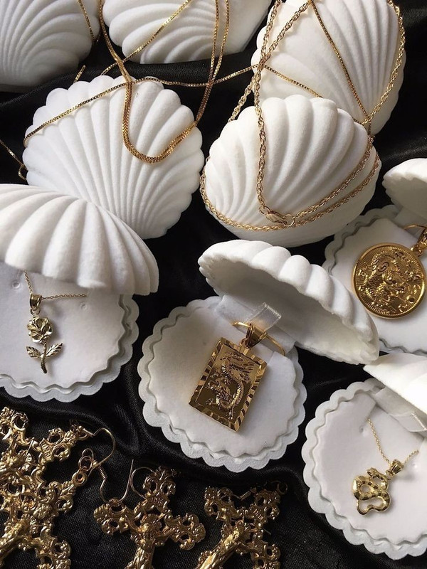 gold-white-oyster-shells-new.jpg