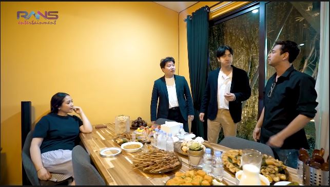 Nagita Slavina dan Raffi Ahmad menjamu makan malam Siwon Choi