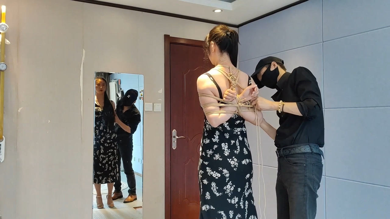 一绳所爱 紫涵绳艺访谈，紧缚放置 上.mkv_20240918_095740.190